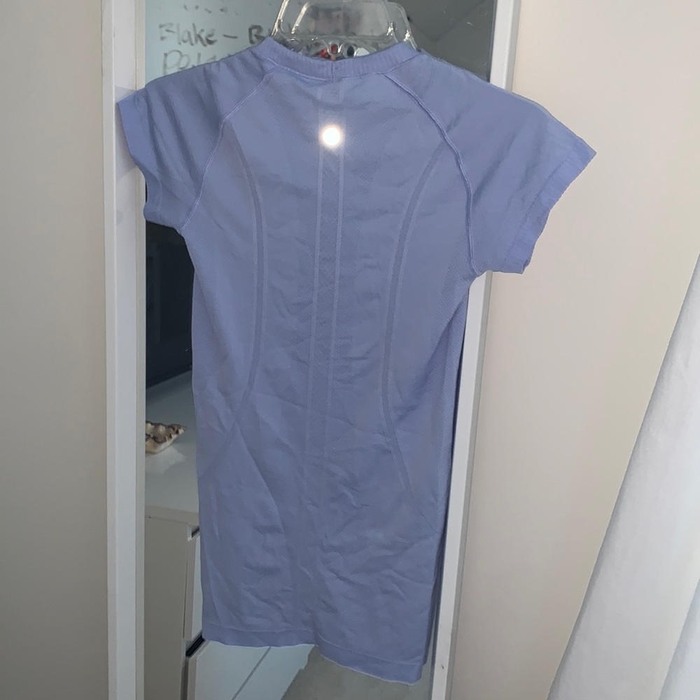 Size 4 lulu lemon swiftly tech top.